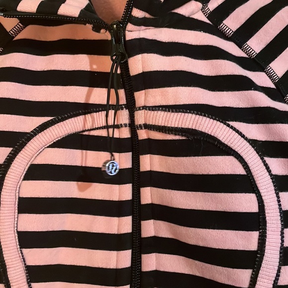 Beautiful LULULEMON Sweater - Picture 3 of 6